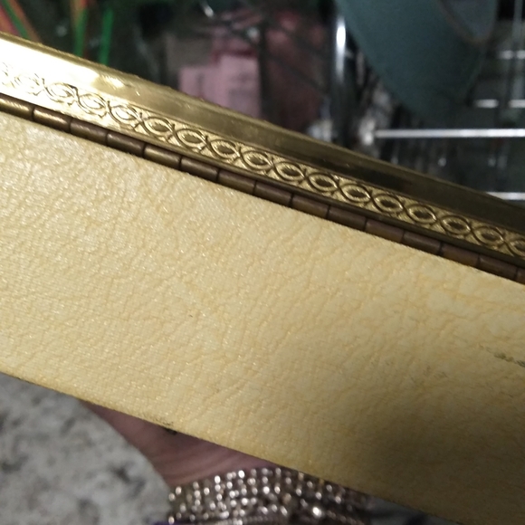 Embroidered then lacquered  very old music box - Picture 6 of 9